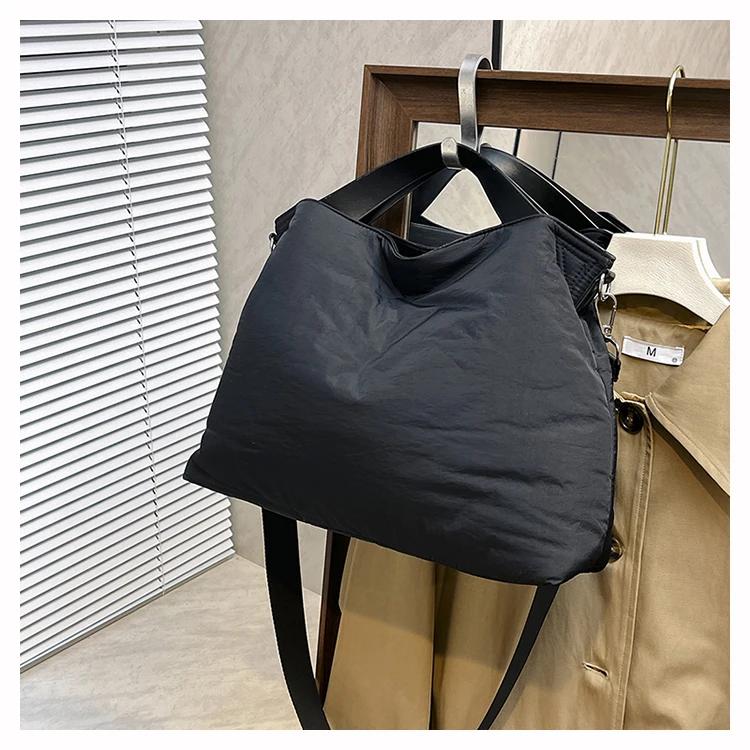 New Casual Autumn Winter Styles High-capacity Shoulder Bag  Advanced Feeling Ultra Light Commute Single Crossbody Bag