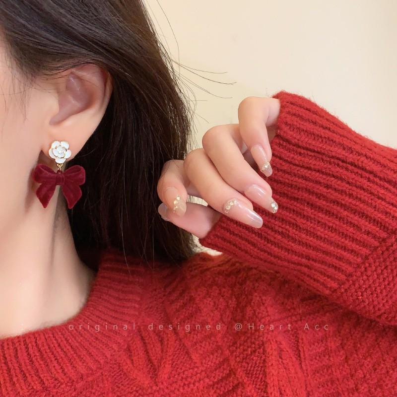 2025 New Year Red Velvet Pearl Earrings: Retro Hong Kong Style Whitening Studs for Women