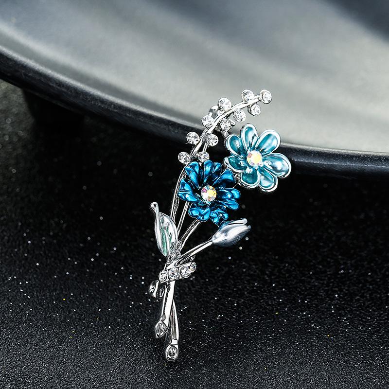Exquisite Korean Floral Brooch: Versatile, Niche Design Pin with Oil Drop Accents for Women
