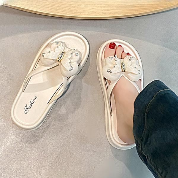 Cool slippers are versatile for summer, with thick soles that increase height. They can be worn on the beach in a straight line