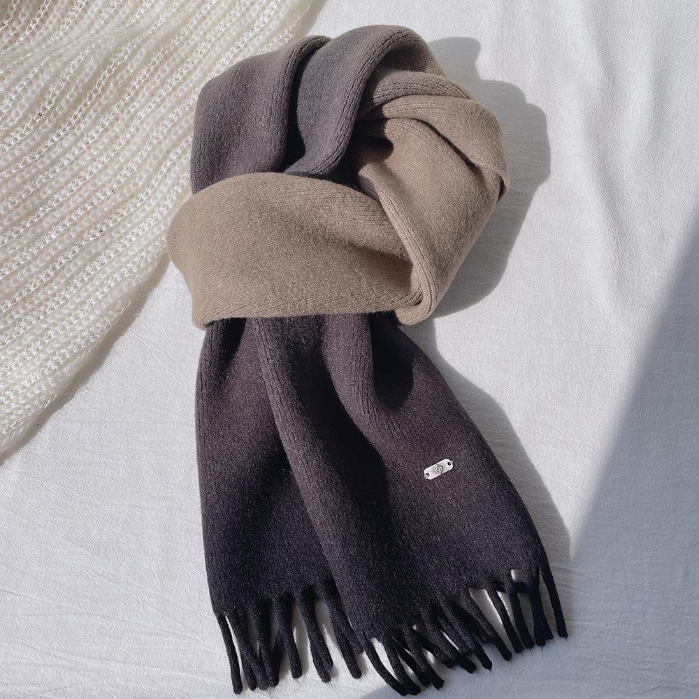 

Женский шарф из шерсти с градиентным узором Майяр с кисточками – стильный и теплый для осени и зимы 167x21cm wool чёрный/верблюд