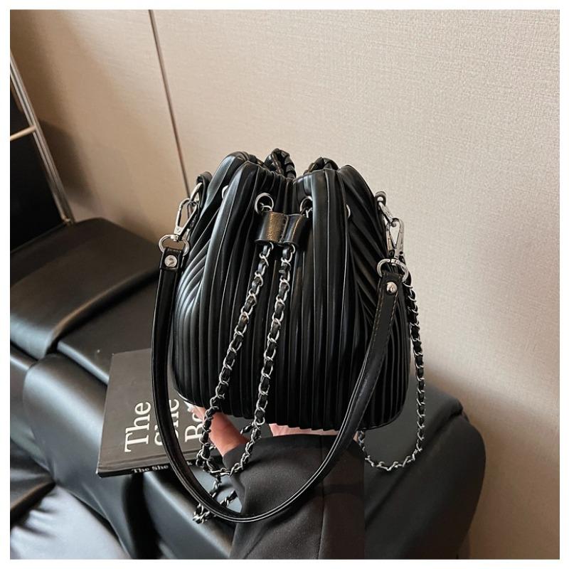 Niche Spring and Summer New Trendy Chain Small Fold Portable Bucket Bag Fashionable Shoulder Messenger Women's Bag
