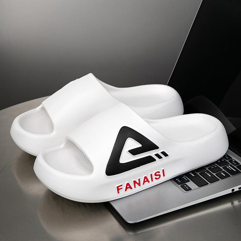 

Летние новые тапочки на толстой подошве, мужские, наступают на дерьмо, чувствуют себя нескользящими, пляжные, классные тапочки, модные мужские, одно слово, перетаскивание 44/45 белый