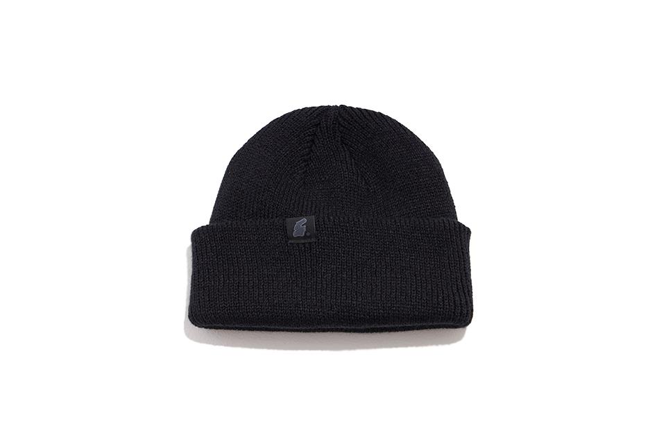 APOSTROPHE COMMA Reversible Bk Label Short Beanie (Black)