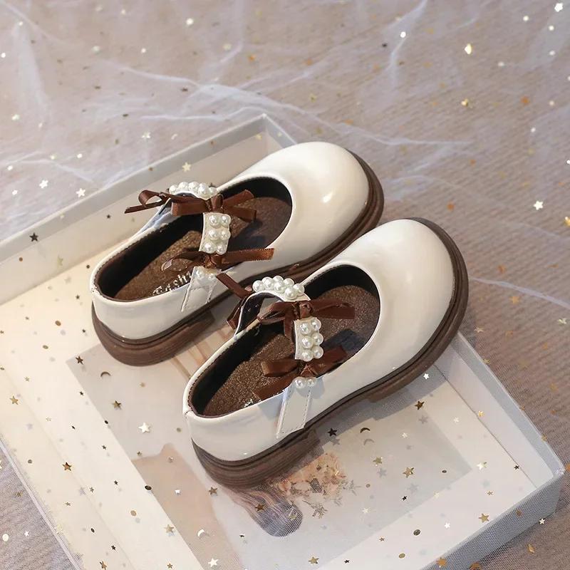 

Туфли кожаные для девочек черные глянцевые детские обувь для выступлений танцевальная мягкая подошва 2025 новая мода детские балетки круглый носок милые 26 бежевый