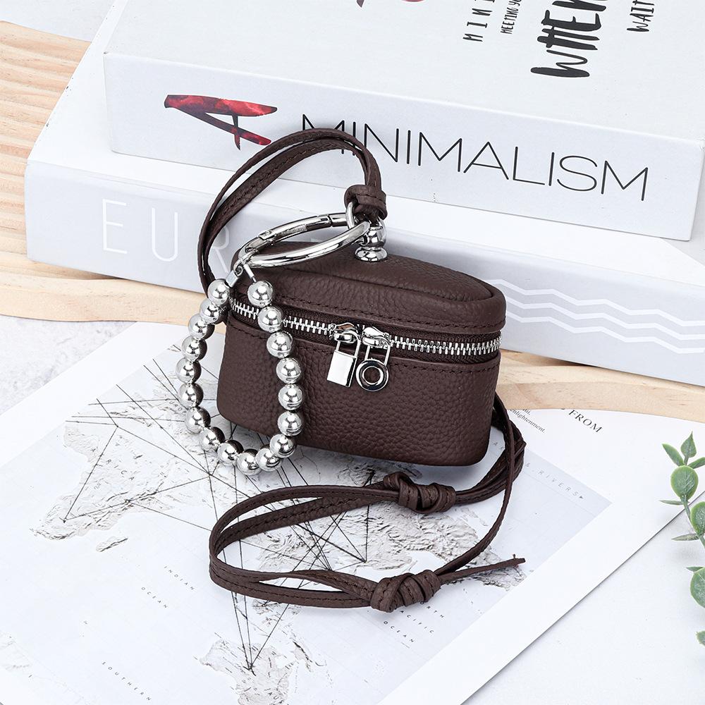 

Chic and Compact Leather Necklace Coin Pouch Headphone Bag Accessory Fashion Headphone Pouch Zipper Coin Holders with Lanyard темного кольору хакі