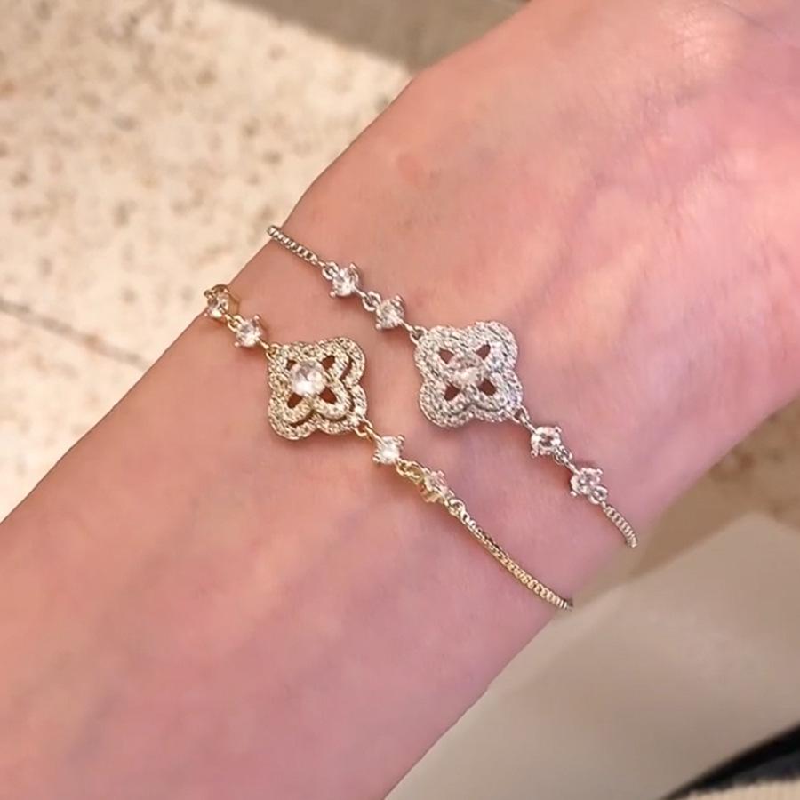 French Light Luxury Double-layer Hollow Flower Bracelet, High-end Simple Girlfriend Jewelry Niche Design Bracelet