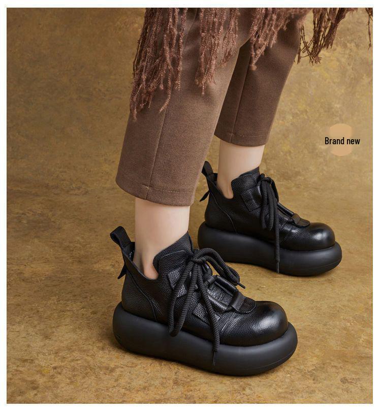 Stylish Handmade Leather Retro Women's Thick-Soled Ankle Boots - Lace-Up Round-Toe Martin Boots for Autumn and Winter.