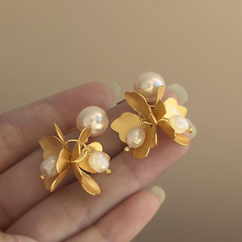 Elegant Vintage French Butterfly Flower Stud Earrings - High-End Fashion Accessories for Women