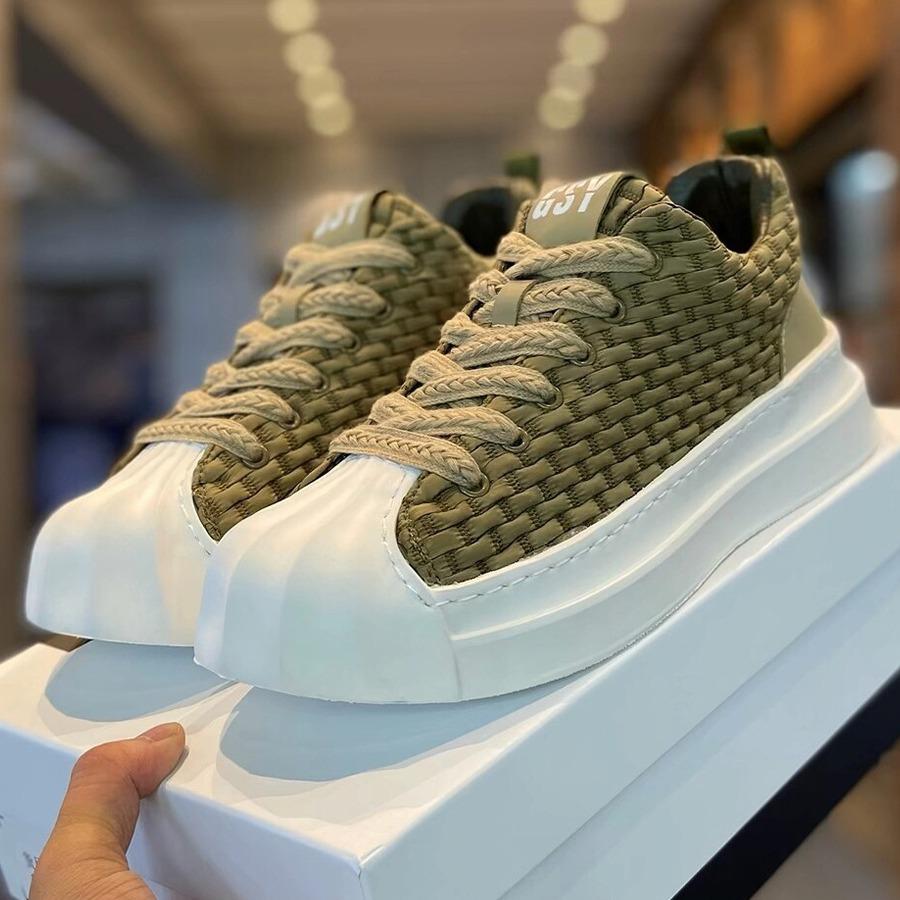 Fashion Designer Striped Patchwork Breathable Shoes Man Fashion Soft Lightweight Skateboard Sneakers Retro Camel Summer Shoes Trend 2024