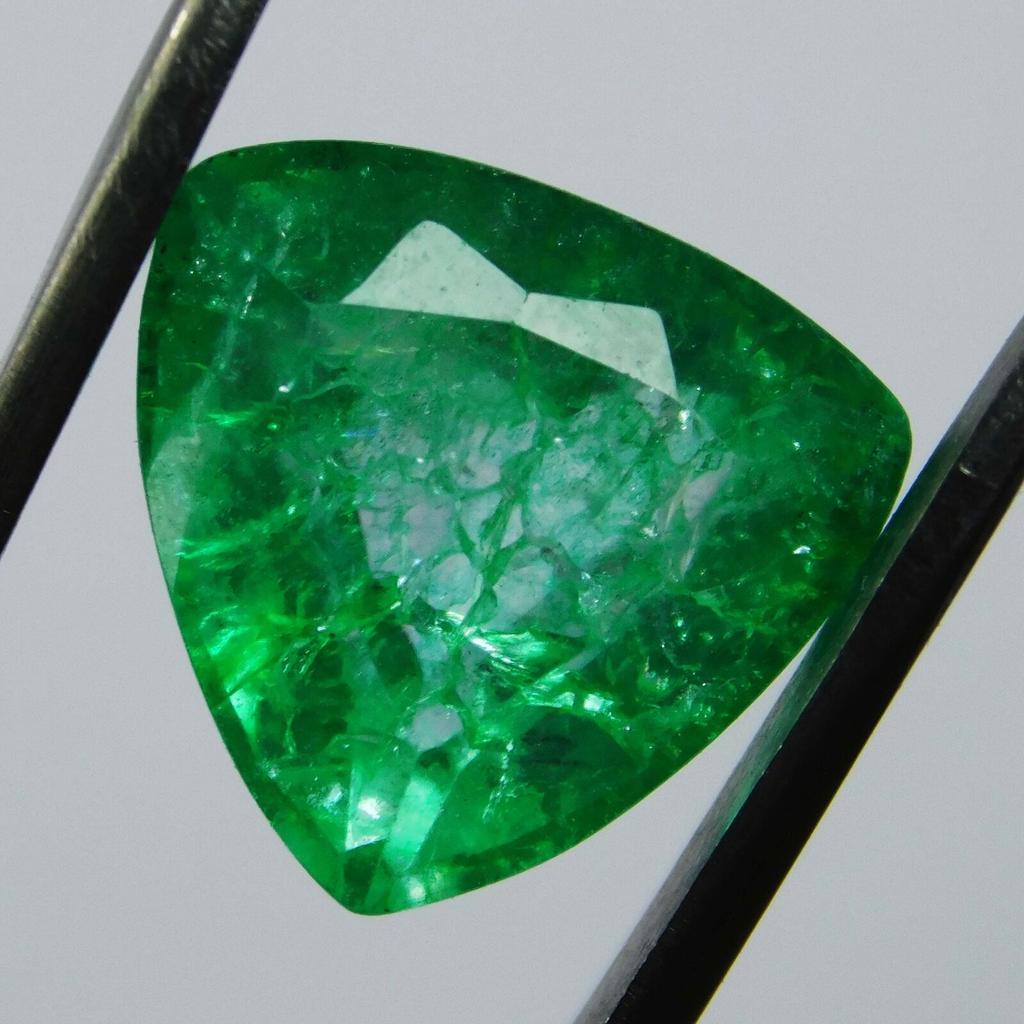 Natural Green Emerald Loose Gemstone Exclusive Muzo 7.50 ct Trillion for Jewelry Making and Crafts