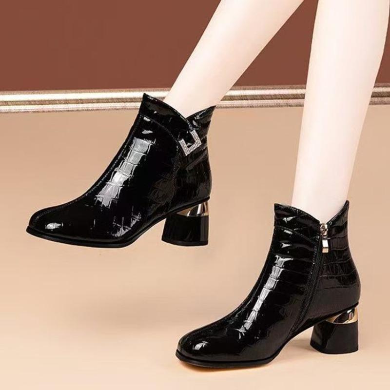 2026 Herbst und Winter Neue Kleine Stiefeletten Lässig Runde Spitze Lackleder Vintage Damen Nackte Stiefel