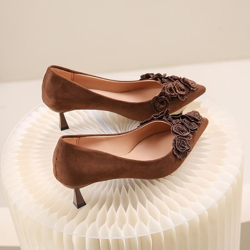 

Французские туфли на высоком каблуке для детей 2025 года, новые модные матовые новые китайские цветочные элегантные туфли с тонким каблуком и легким ртом 40 коричневый