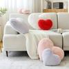 Pernă Moale de Pluș Artificială Roz în Formă de Inimă | Poliester Lavabil la Mașină, Potrivită pentru Decor Interior și Exterior, Cadou Ideal de Ziua Îndrăgostiților