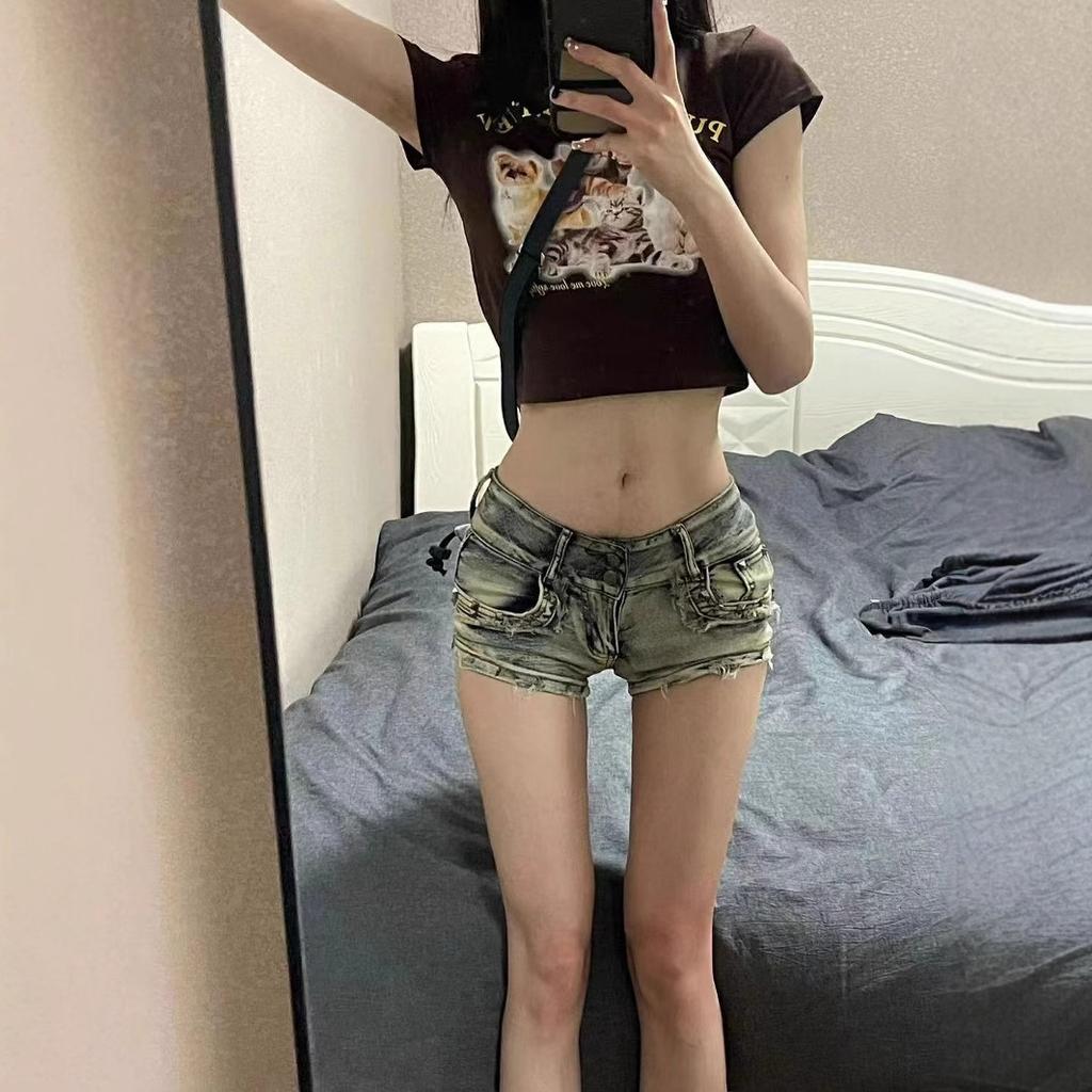 Jeansshorts mit niedriger Taille für Damen, Sommer, schmale Passform und schmales Design, kleine Hüfthose mit weitem Bein