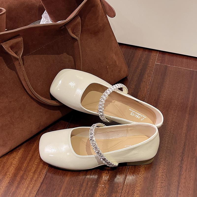 2025 Spring and Autumn New Fashion Versatile Small Leather Shoes French Fairy Feng Shui Diamond Mary Jane Shoes Shallow Mouth Flat Bottom