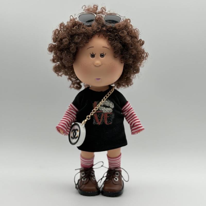 Nines Donil Mia Reversible Vinyl Toy With Dressup Accessories For Kids And Collectors