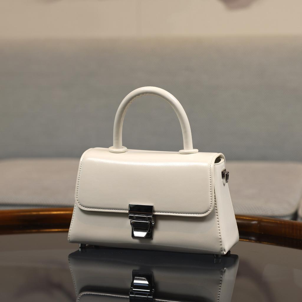 2025 Spring/Summer Women's Small Square Handbag, New Cross-Border Model with Textured Lock, Fashionable Commuting Versatile Crossbody Bag