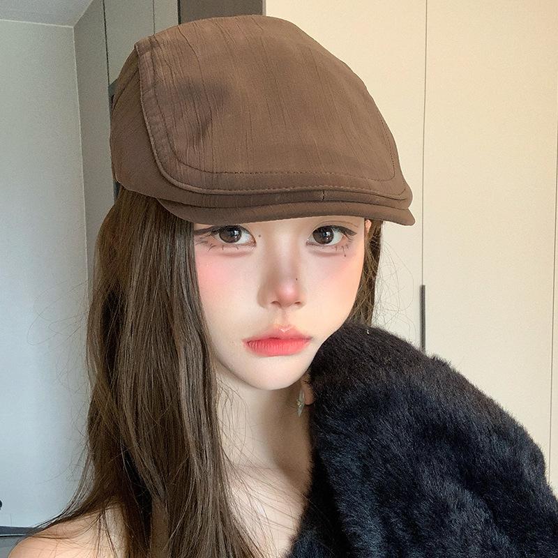 Suede retro duck tongue forward hat autumn and winter American versatile duck tongue beret shows a small face and wears a painter hat