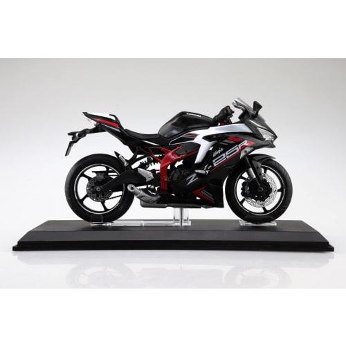 Aoshima Bunka Kyozai (AOSHIMA) Skynet 1/12 Scale Complete Kawasaki Ninja ZX-25R Motorcycle In Metallic Spark Black X Pearl Flat Stardust White