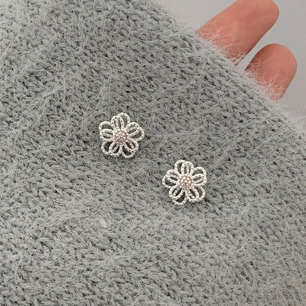 S925 sterling silver hollow flower stud earrings gentle earrings spring and summer ear buckle earrings