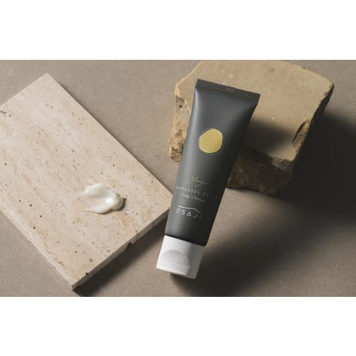 Osaji Hand & Body Cream 140g (Yuzu) - A Refreshing, Warming Yuzu Scent. A Large Size Perfect for Full-body Use. A Non-sticky, Smooth, and Highly Moist