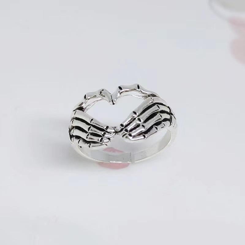 New Retro Skull Heart-Shaped Ladies Ring Fashion Men and Women Punk Style Hip-Hop Skull Heart Ring Party Jewelry Gifts