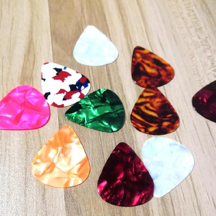 Guitar Tools Set Guitar Accessories Kit Including Guitar Picks, Capo, Strings