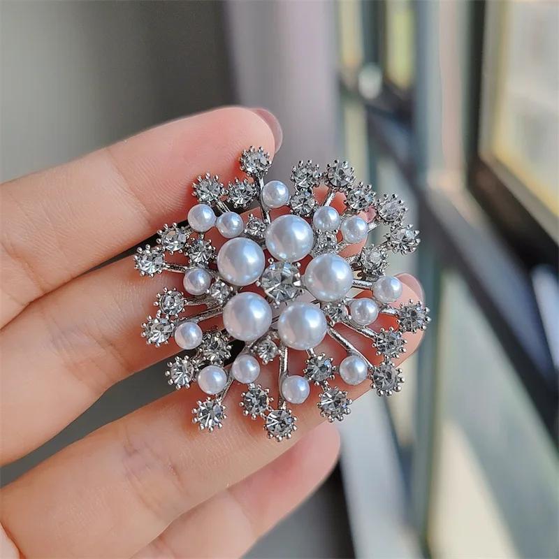 

New Luxury Fashion Hollow Zircon Pearl Snowflake Brooches for Women Charm Crystal Flower Pins Suit Zircon Accessories Gift медный