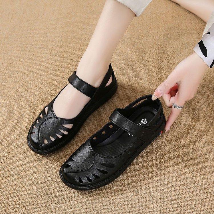 

Soft leather one-word with sandals women s 2025 new bag head summer flat bottom mother casual hole soft sole comfortable women s shoes 35