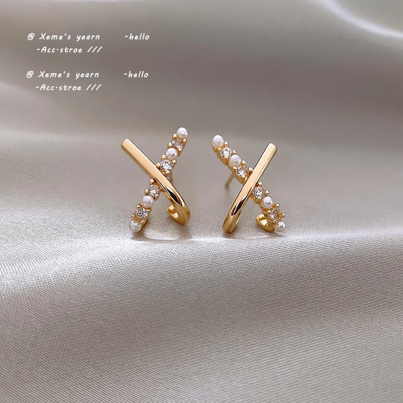

Корейские изысканные и маленькие жемчужные серьги в форме креста Design Sense, модные необычные аксессуары для девочек, роскошные украшения для