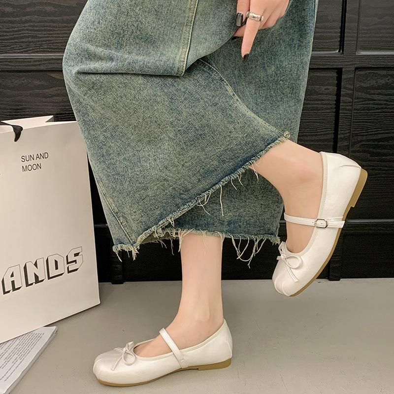Korean version of flat bottom one-word belt Mary Jane small leather shoes women's 2025 new summer square head pleated bow versatile single shoes