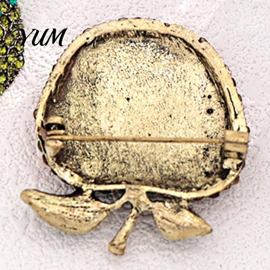 Golden Tone Fruit Accessories Rhinstone Brooch Pin for Women, Shape Alloy Lapel Bag Decorative Pin, Clothing Jewelry Wedding Party Prom Retro Badge