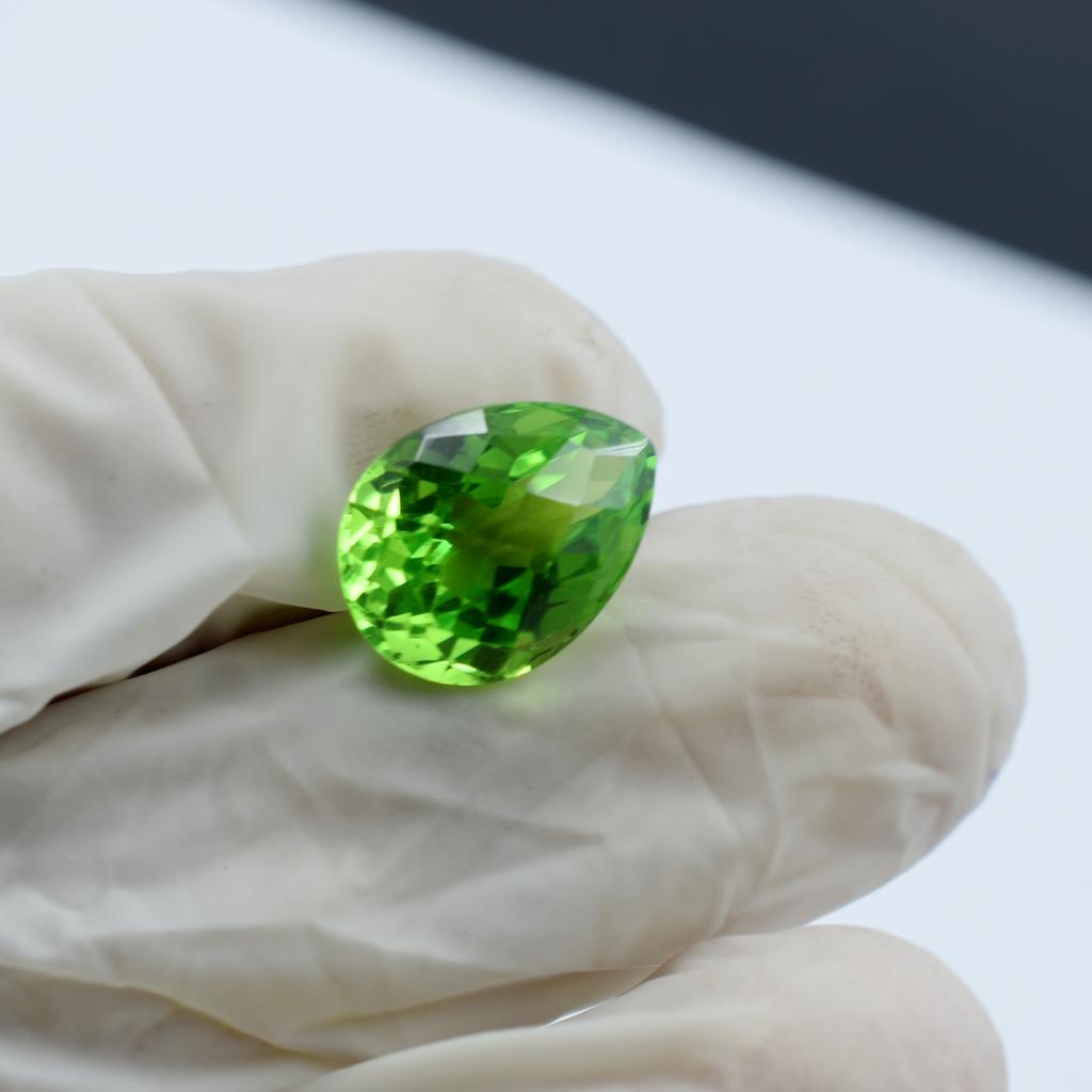 Green Apple Peridot 11.35 Ct Natural Pear Cut   Loose Gemstone