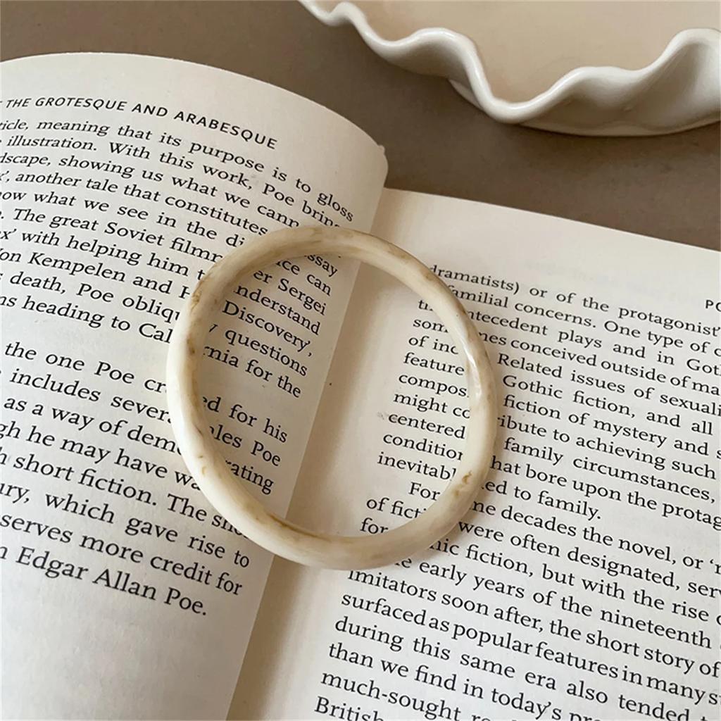 Round White Minimalist Bracelet Vintage Y2k Classic Color Elegant Jewelry Charm Women Fashion Holiday Aesthetics Decoration