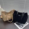 Large Capacity Velvet Chain Tote Bag For Women With Zipper Closure For Daily Use