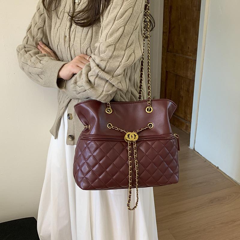 Autumn and Winter New Rhombus Armpit Bag Chain Large Capacity Crossbody Shoulder Women's Bag Drawstring Tote Bag Tide