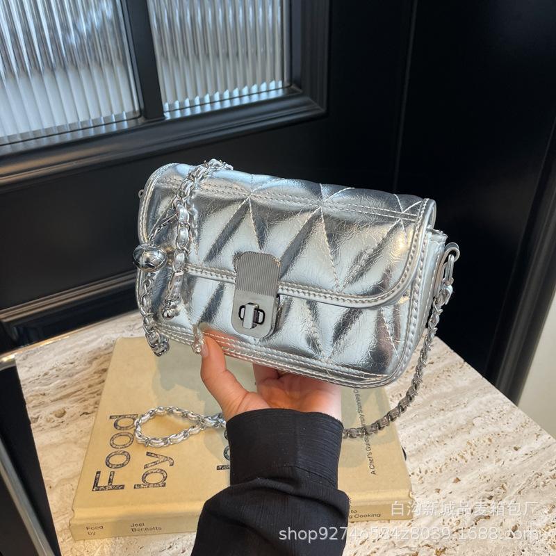 

Summer explosion rhombus embroidery thread chain small bag women s 2025 new trendy manufacturer single shoulder crossbody small square bag серебряный