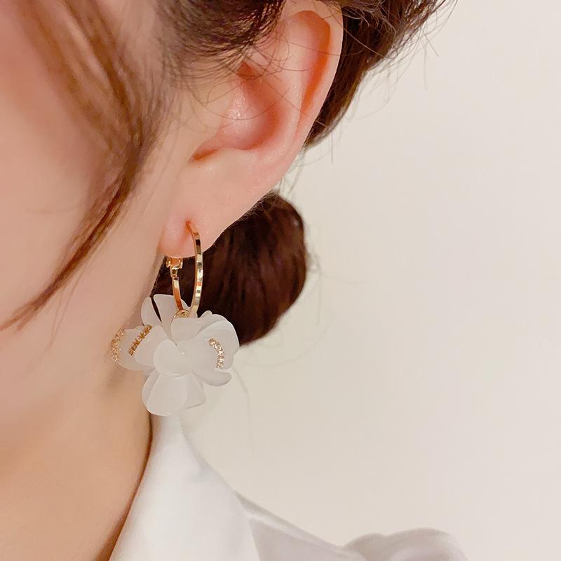 Fashion Korean Style Unique Niche Design Acrylic Petal Buckle Earrings For Women