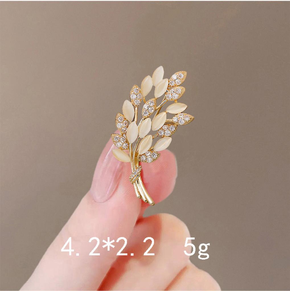 Modische Perlen-Schmetterling Strass Broschen für Damen Elegante Metall Befestigungs Kleider Pins Täglicher High-End Schmuck