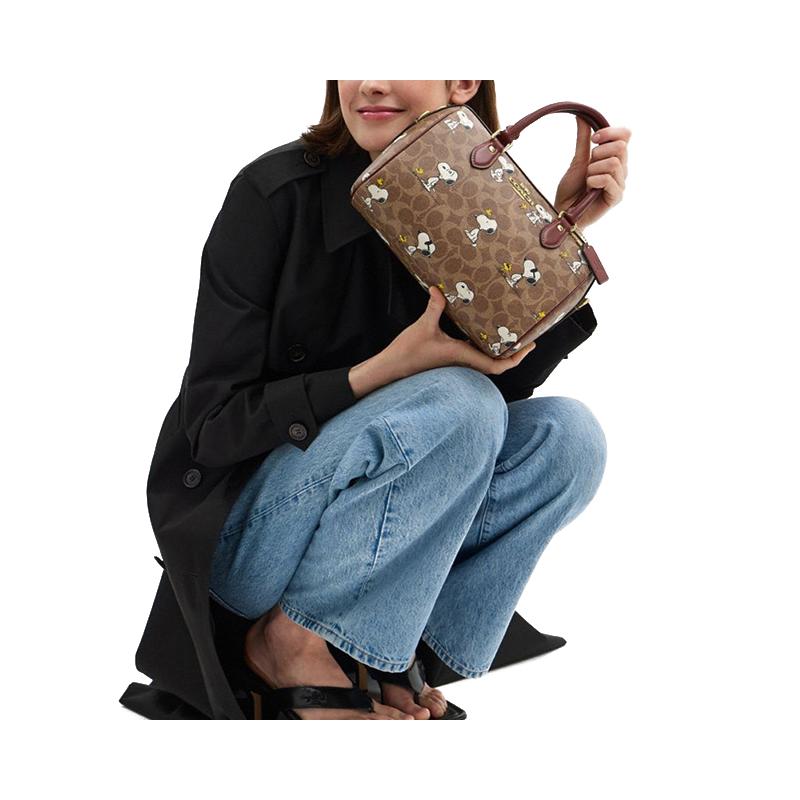 Coach PEANUTS Snoopy Kollaboration 25 Modische und vielseitige Handtasche aus Kunstleder, mittel, für Damen, Braun