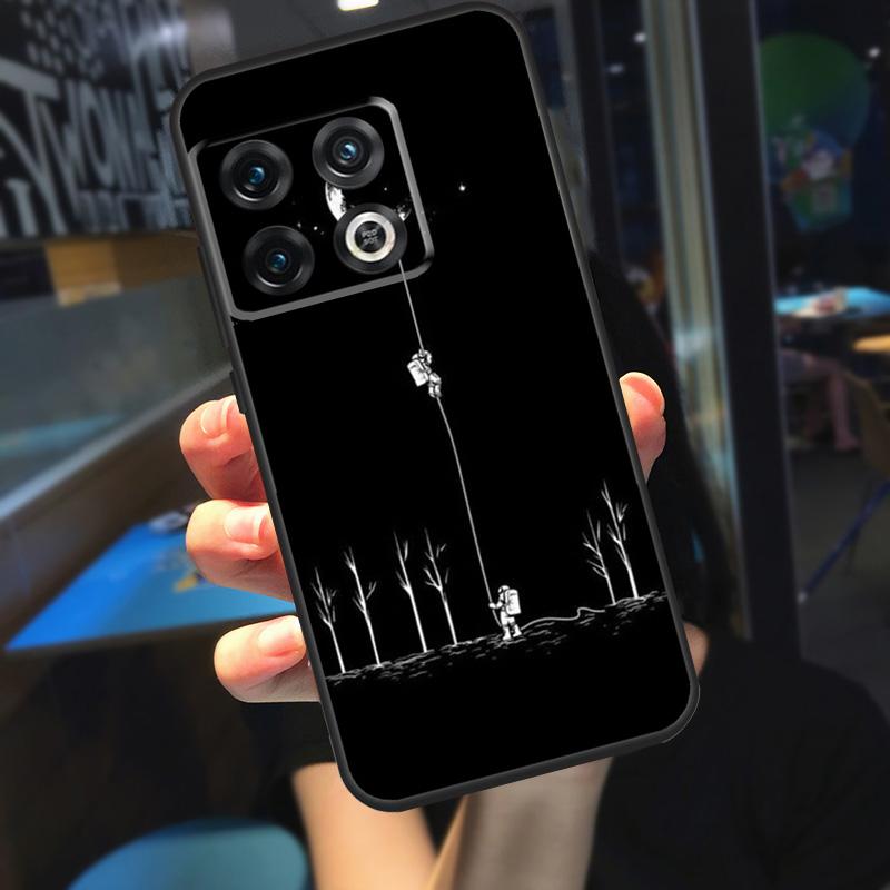Black White Moon Space Astronaut Funda For OnePlus 10T 8T 9RT 12 13 13R 11 9 10 Pro OnePlus Nord 4 CE 2 3 Lite N20 N30 Case