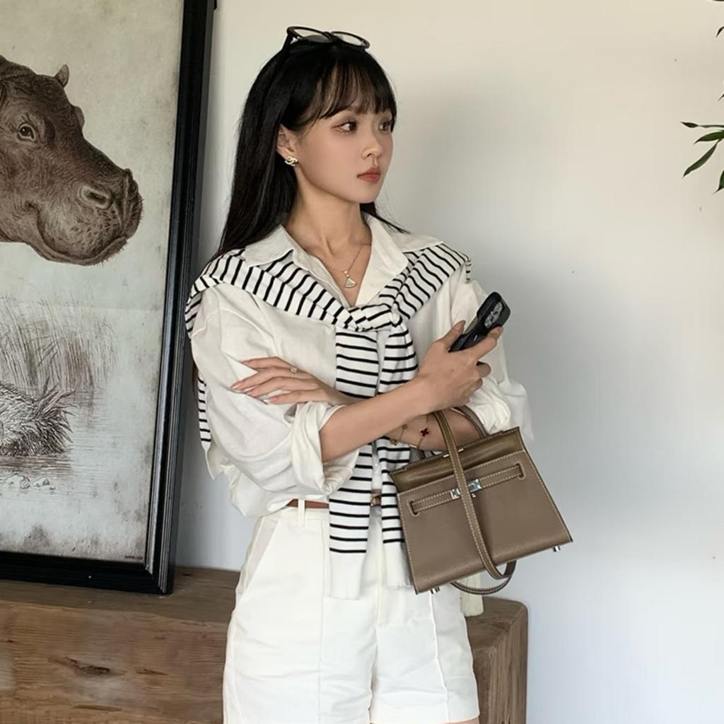 Striped Shawl with Women's New Autumn Versatile Black and White Small Vest, Air-conditioned Room Windproof Scarf, Advanced Sense