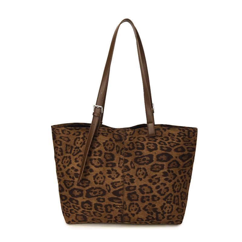 Korean-Style Trendy Mylar Women's Tote: Large Capacity, Versatile Commuter Shoulder Bag for Autumn/Winter