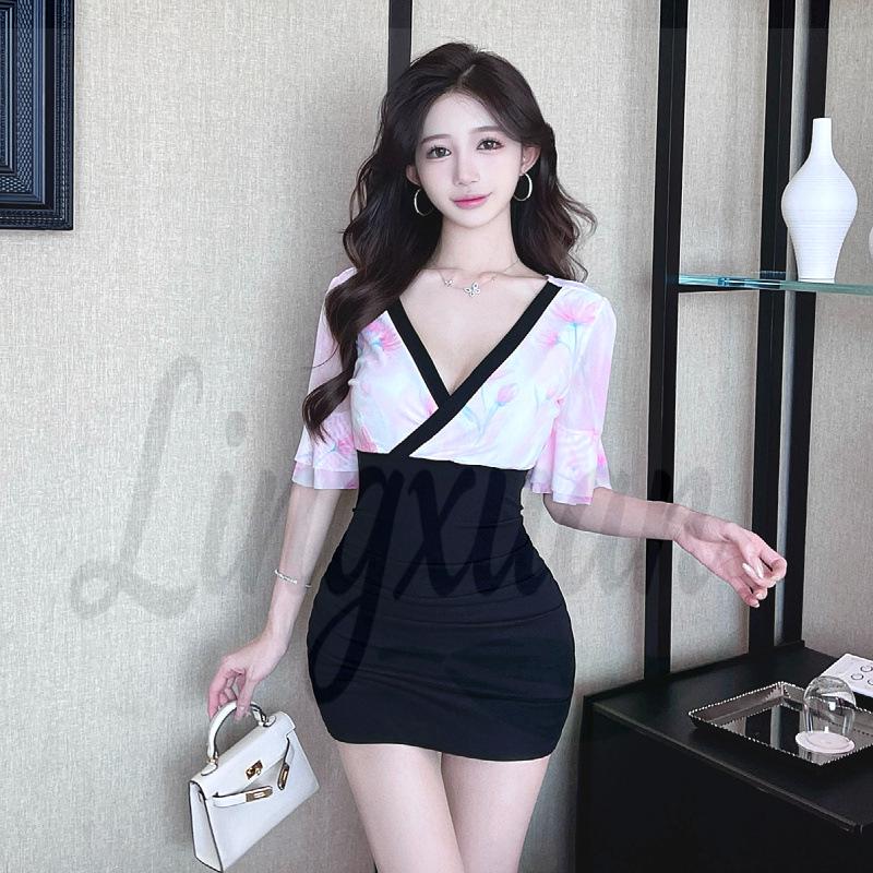 

Low-Cut V-Neck Bodycon Dress for Club or Spa Work Large рожевий