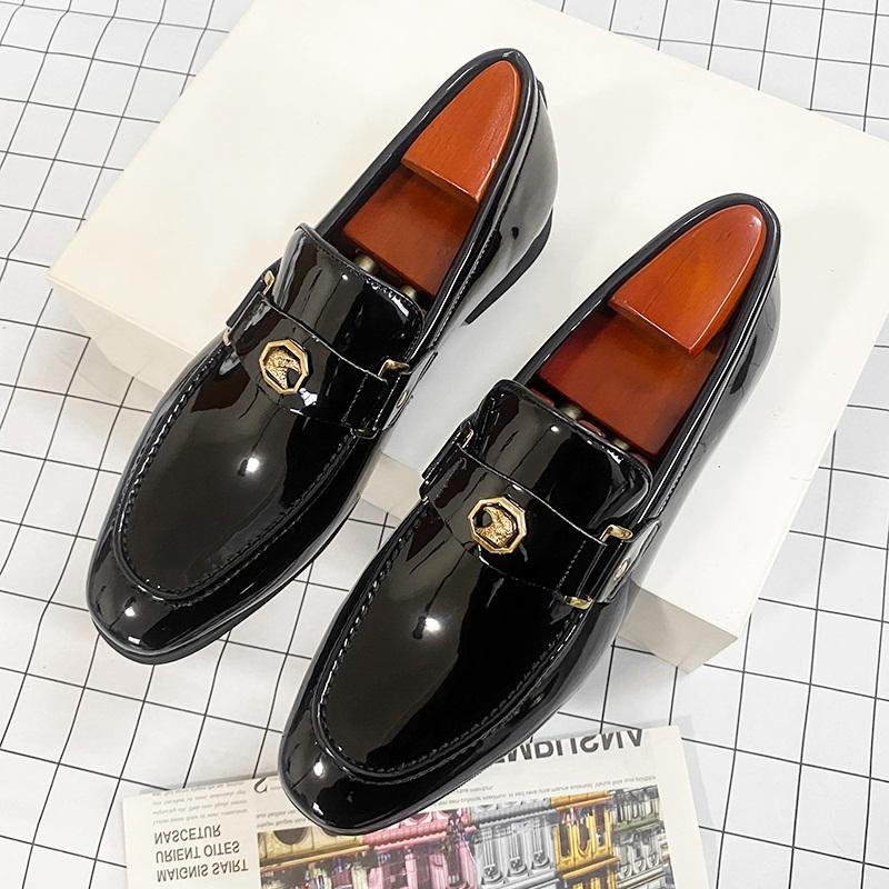 New Designer British Pointed Metal Badge Wedding Dress Leather Shoes Moccasins Prom Homecoming Party Footwear Zapatos Hombre