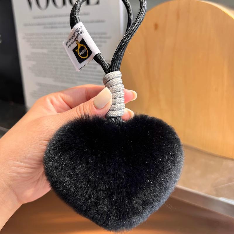 Uroczy brelok/zawieszka w kształcie serca z futra królika rasy rex - pluszowa zawieszka do torby w kształcie serca