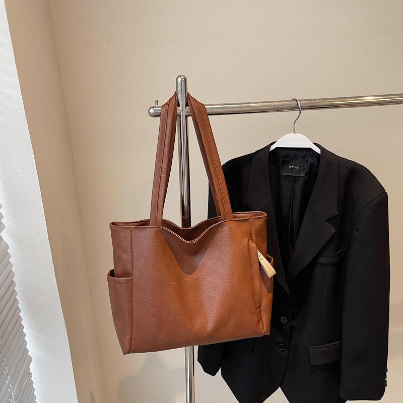 

Сумка большой вместимости женская 2025 новый нишевый дизайн ретро повседневная модная сумка-тоут деловая поездка通勤 плечевая сумка темно-коричневого