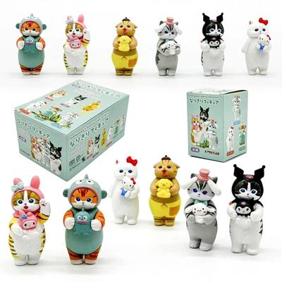 Mofusand Katzen tragen Kleidung von Sanrio-Charakteren und halten Puppen. Niedliche Figur Blind Box My Melody Kuromi Cinnomoroll Hello Kitty