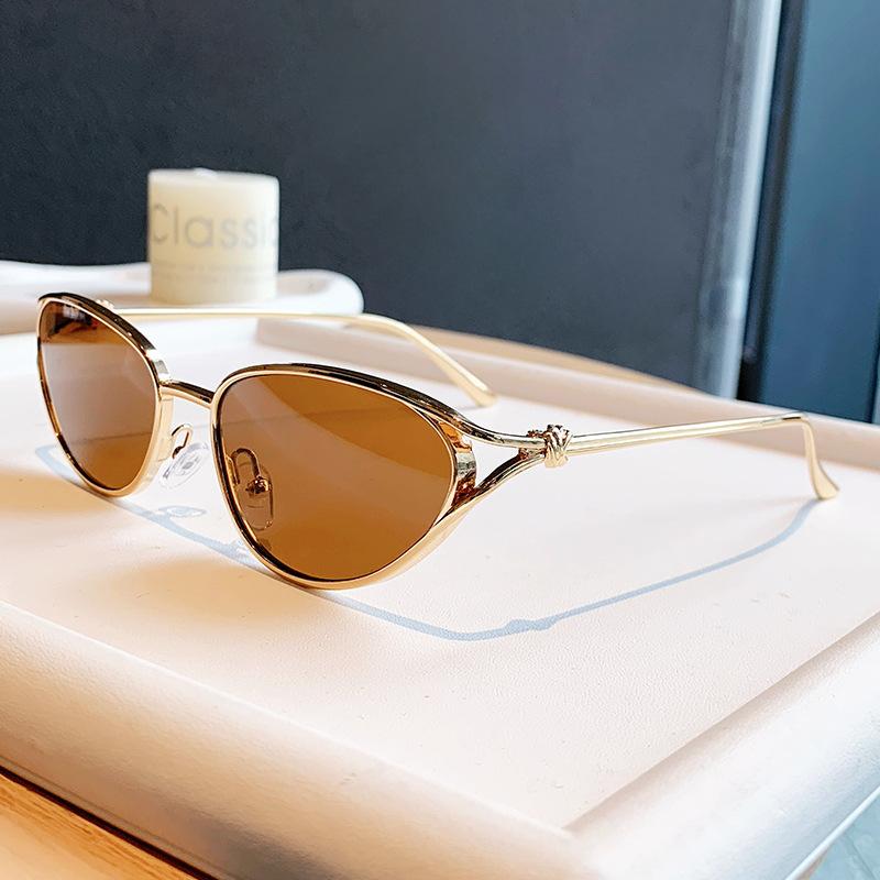 New women's sunglasses, European and American fashion big-name cat eye sunglasses, advanced sense UV-proof cycling glasses